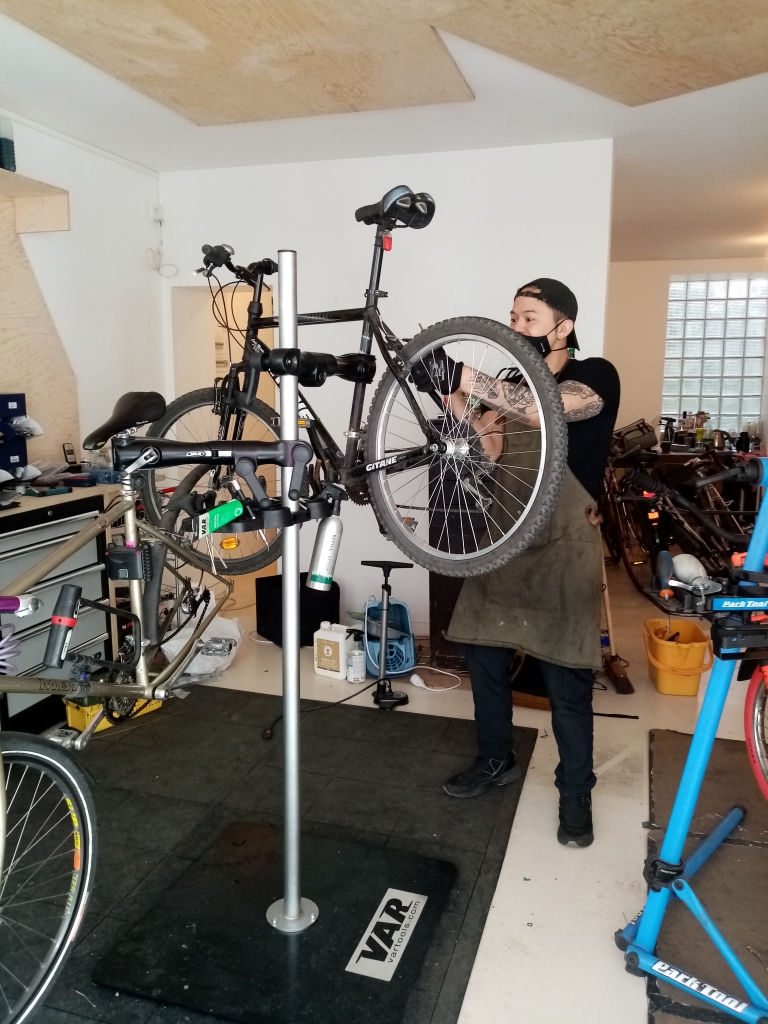 SPEED BIKE DECATHLON, UN VÉLO ELECTRIQUE RAPIDE – à bicyclette Paulette